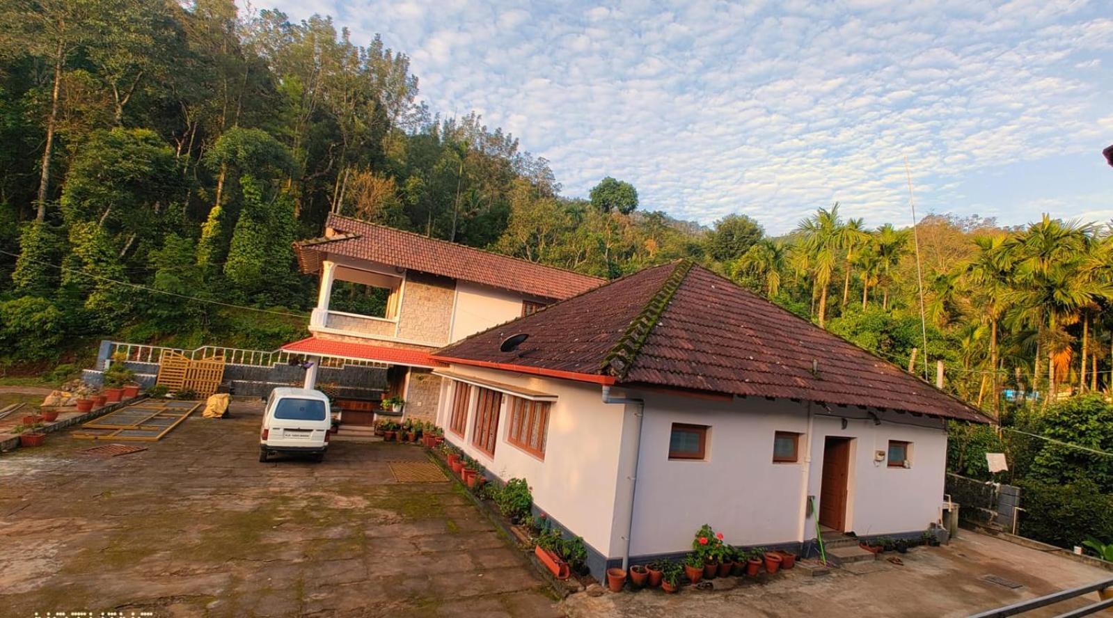 Coorg Divine Spark Home Stay Suntikoppa Zewnętrze zdjęcie